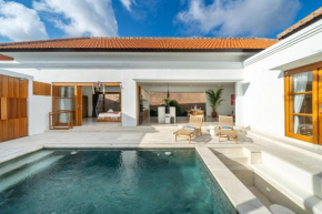 Special Offer! Elegant 2-Bedroom Villa with Large Pool in Canggu!